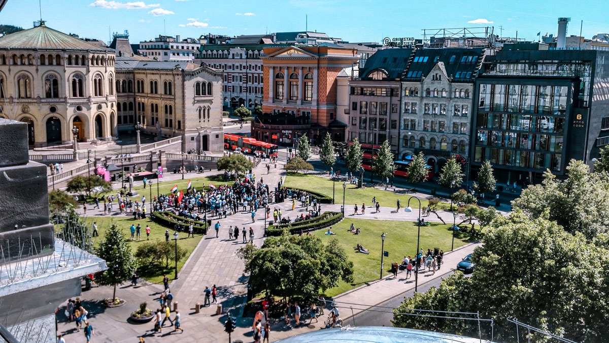 A large proportion of all data traffic in Norway goes through Telenor's services and infrastructure. This gives us a significant social responsibility and means that we must provide stable and secure services in peace, conflict, crisis, and war.