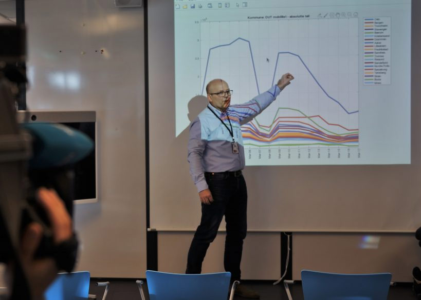 Researcher presenting mobility data