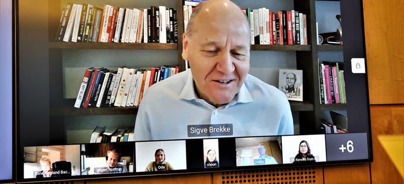 Screenshot of CEO Sigve Brekke during the online top management meeting