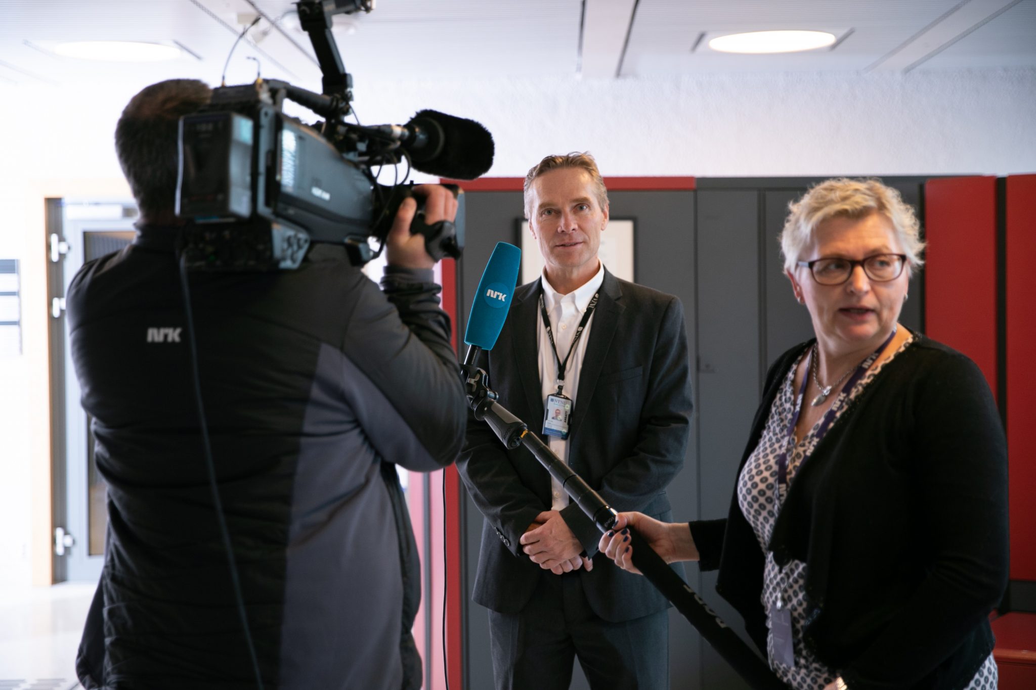 Jon Atle Gulla, head of NorwAI, talking to the media during the centre’s kick off in Trondheim on 12 November. (Photo: Kai T. Dragland).