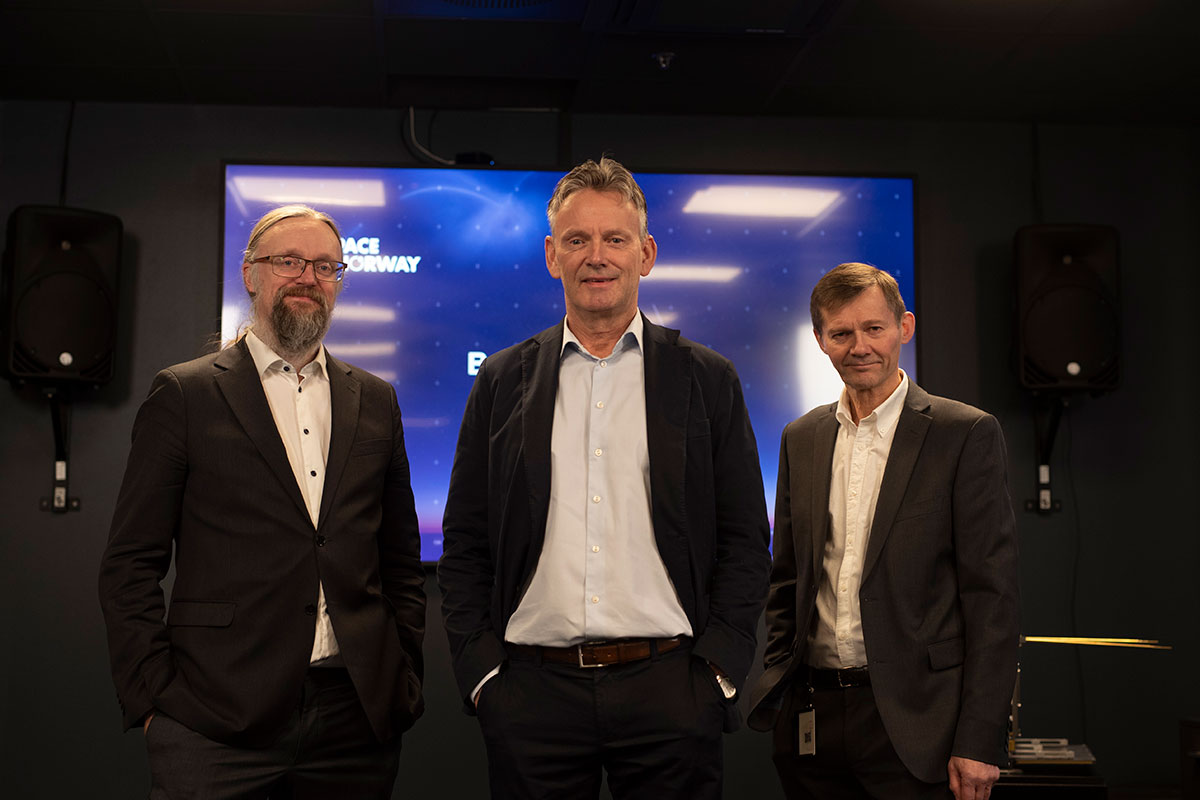 Dag Stølan (CEO Space Norway), Jan Christian Vestre (Norwegian Minister of Trade and Industry) and Dan Ouchterlony (EVP and Head of Telenor Amp).