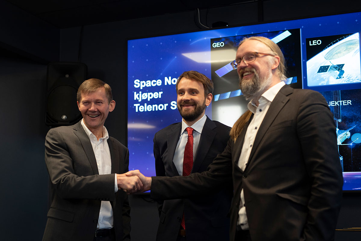 Dag Stølan (CEO Space Norway), Jan Christian Vestre (Norwegian Minister of Trade and Industry) and Dan Ouchterlony (EVP and Head of Telenor Amp).